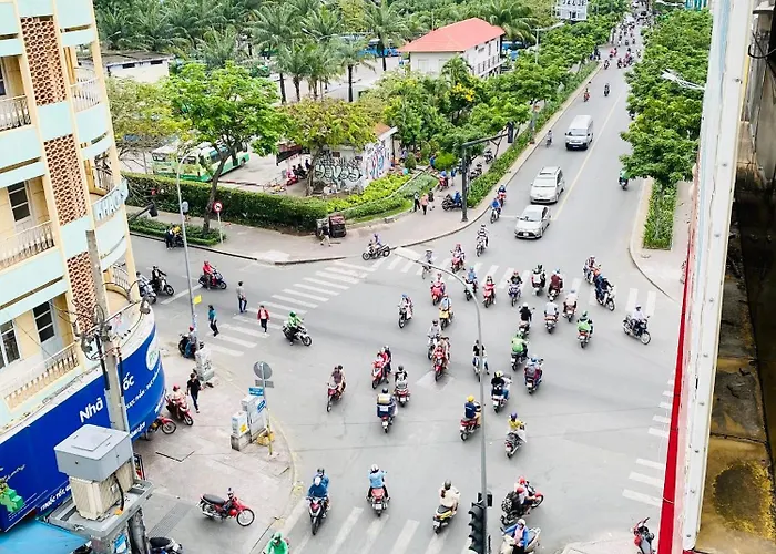 Home Away Do Quang Dau- Homestay, City Center, D1